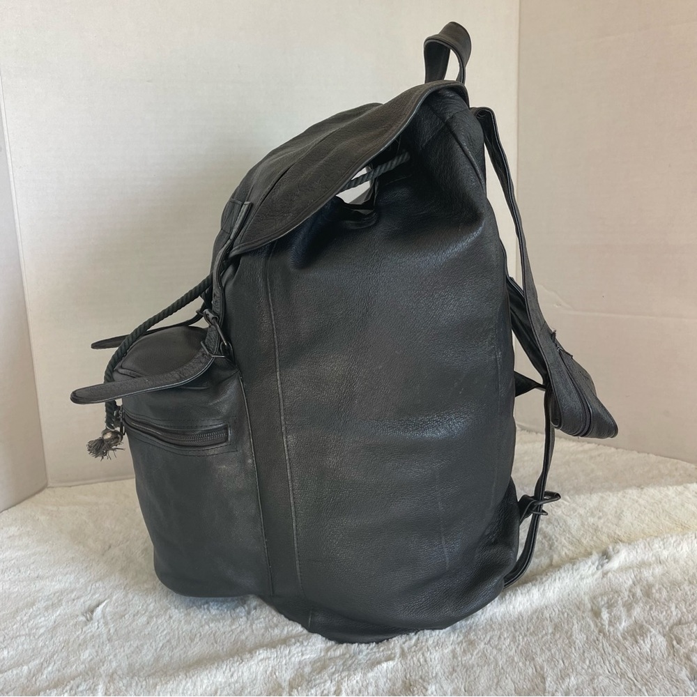 Stylish Black Leather Medium Backpack - Picture 5 of 16